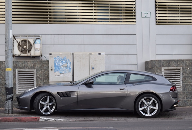 Ferrari GTC4Lusso