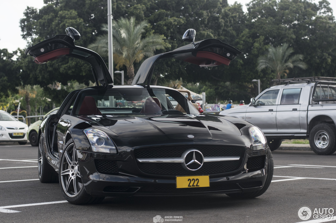 Mercedes-Benz SLS AMG