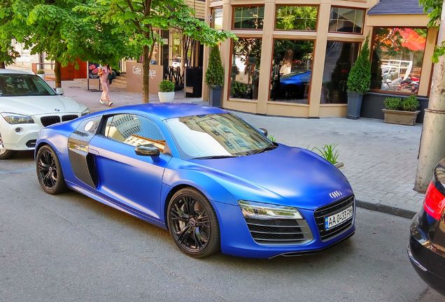 Audi R8 V10 Plus 2013