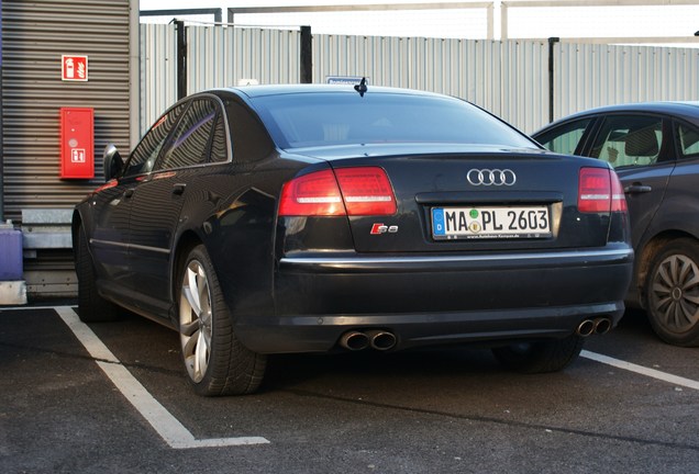 Audi S8 D3