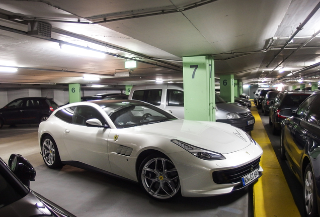 Ferrari GTC4Lusso T