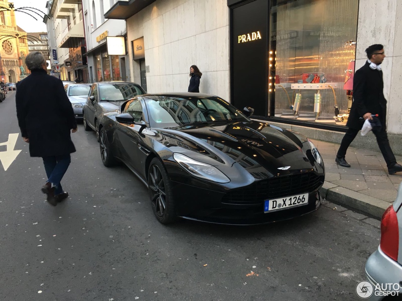 Aston Martin DB11