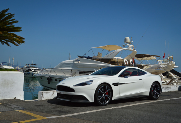 Aston Martin Vanquish 2015 Carbon White Edition