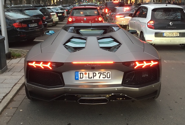 Lamborghini Aventador LP700-4 Roadster