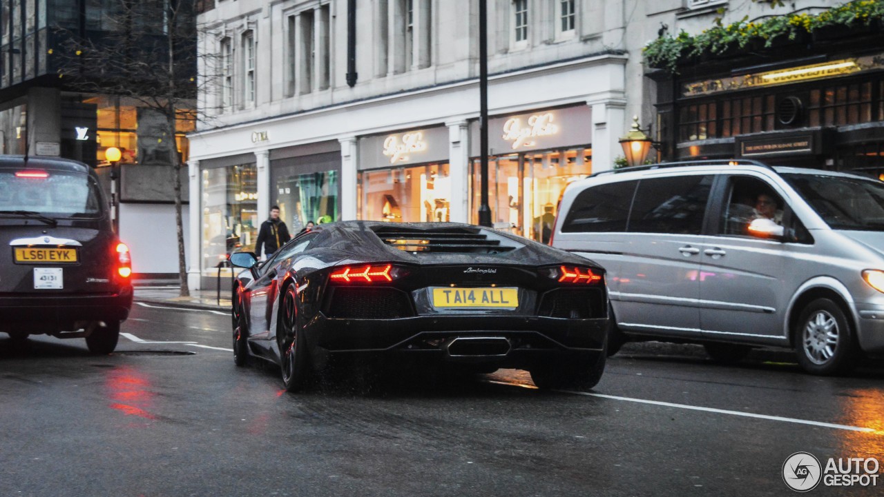 Lamborghini Aventador LP700-4