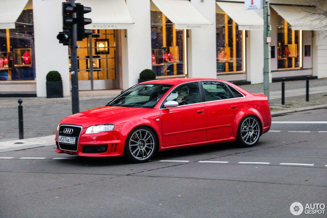 Audi RS4 Sedan