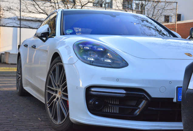 Porsche 971 Panamera Turbo