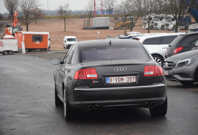 Audi S8 D3