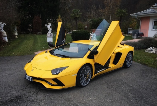 Lamborghini Aventador S LP740-4