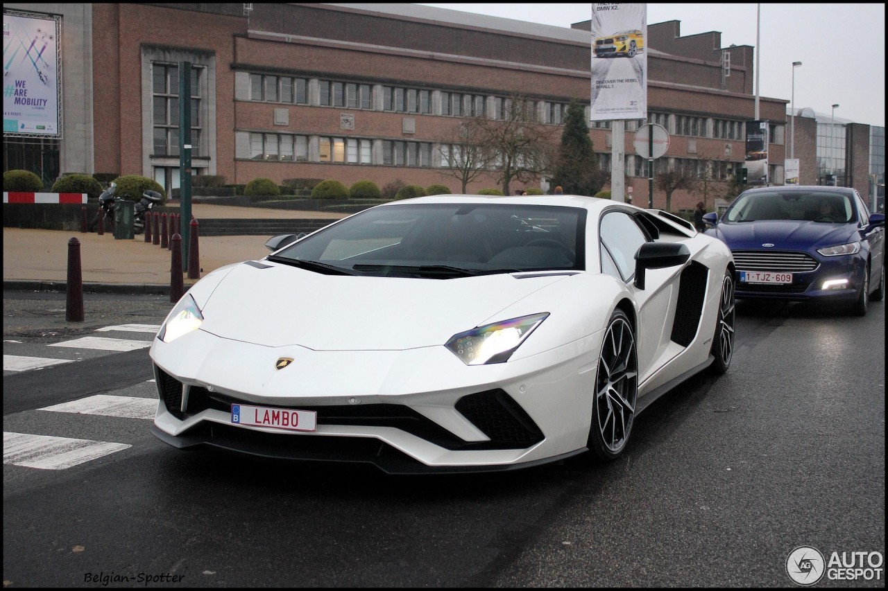 Lamborghini Aventador S LP740-4