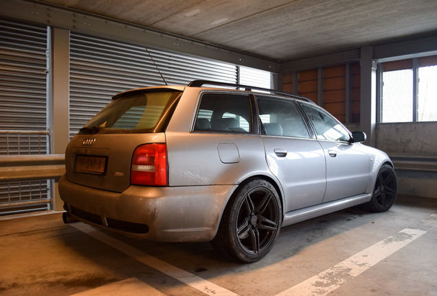 Audi RS4 Avant B5