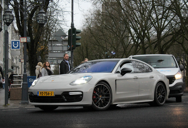 Porsche 971 Panamera Turbo