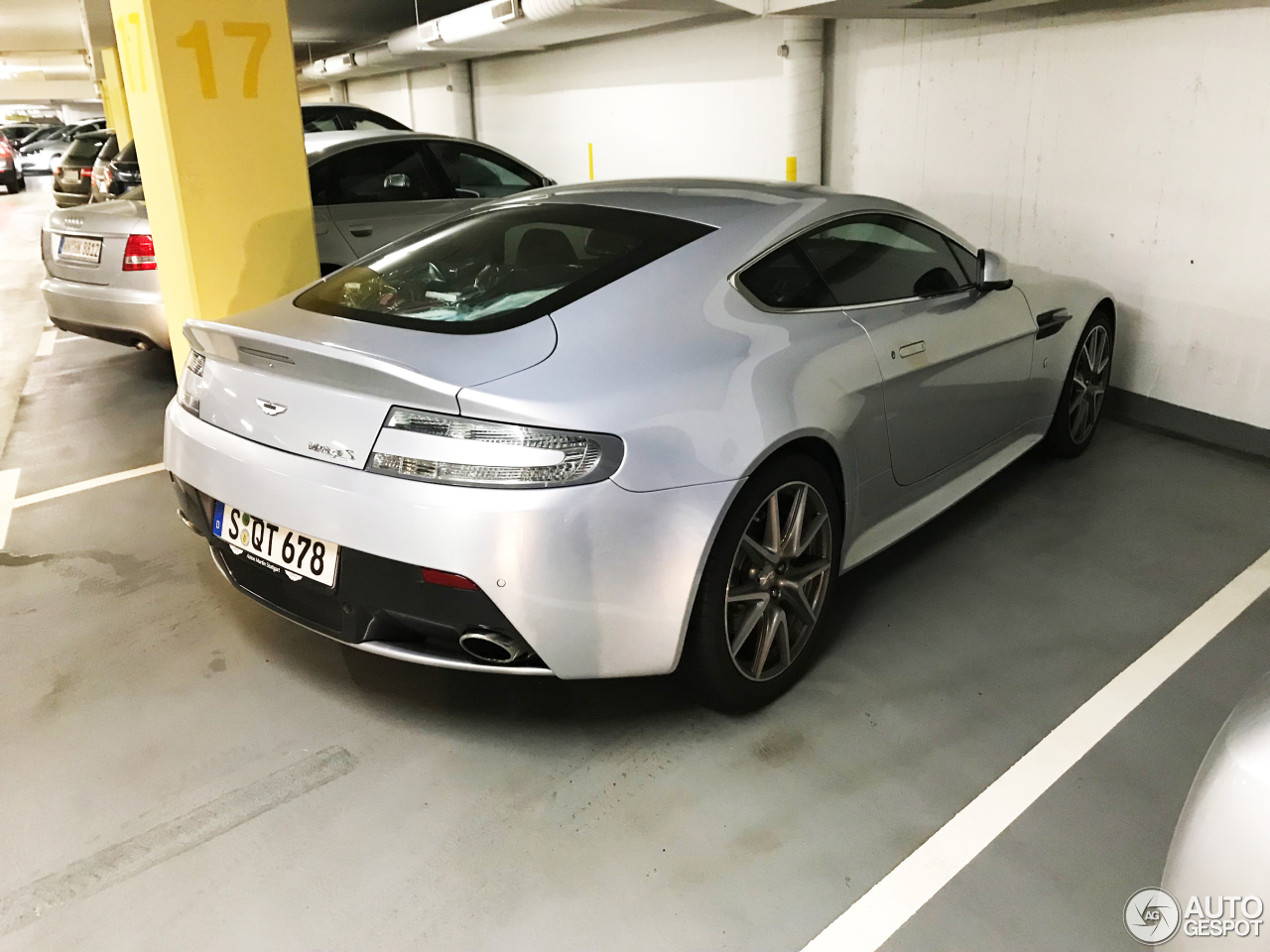 Aston Martin V8 Vantage S