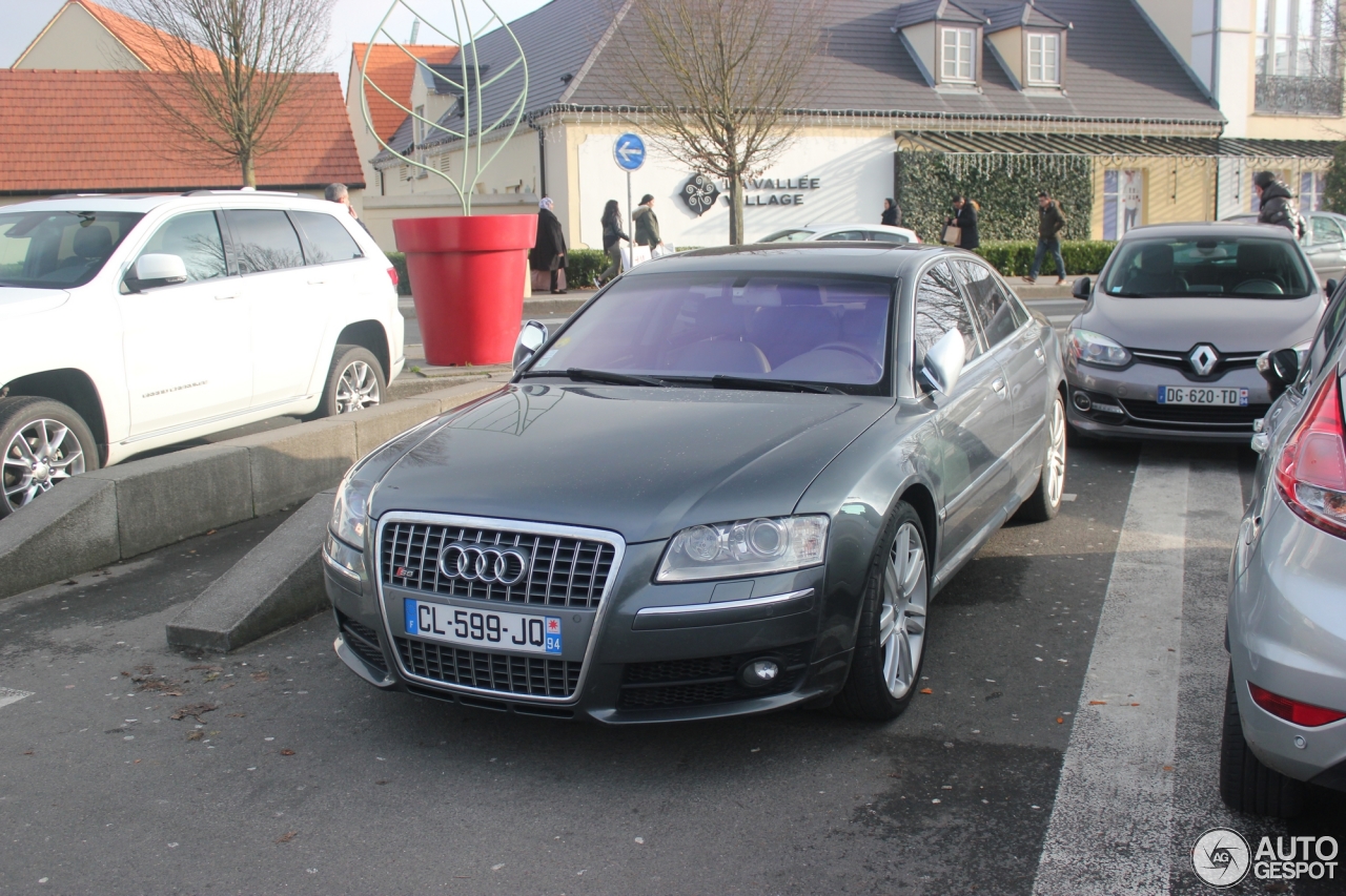 Audi S8 D3