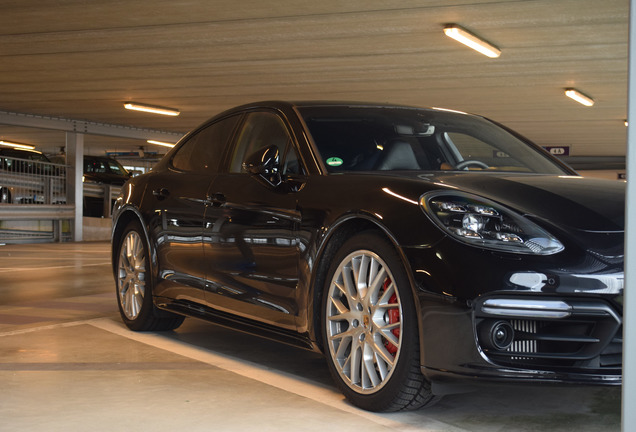 Porsche 971 Panamera Turbo