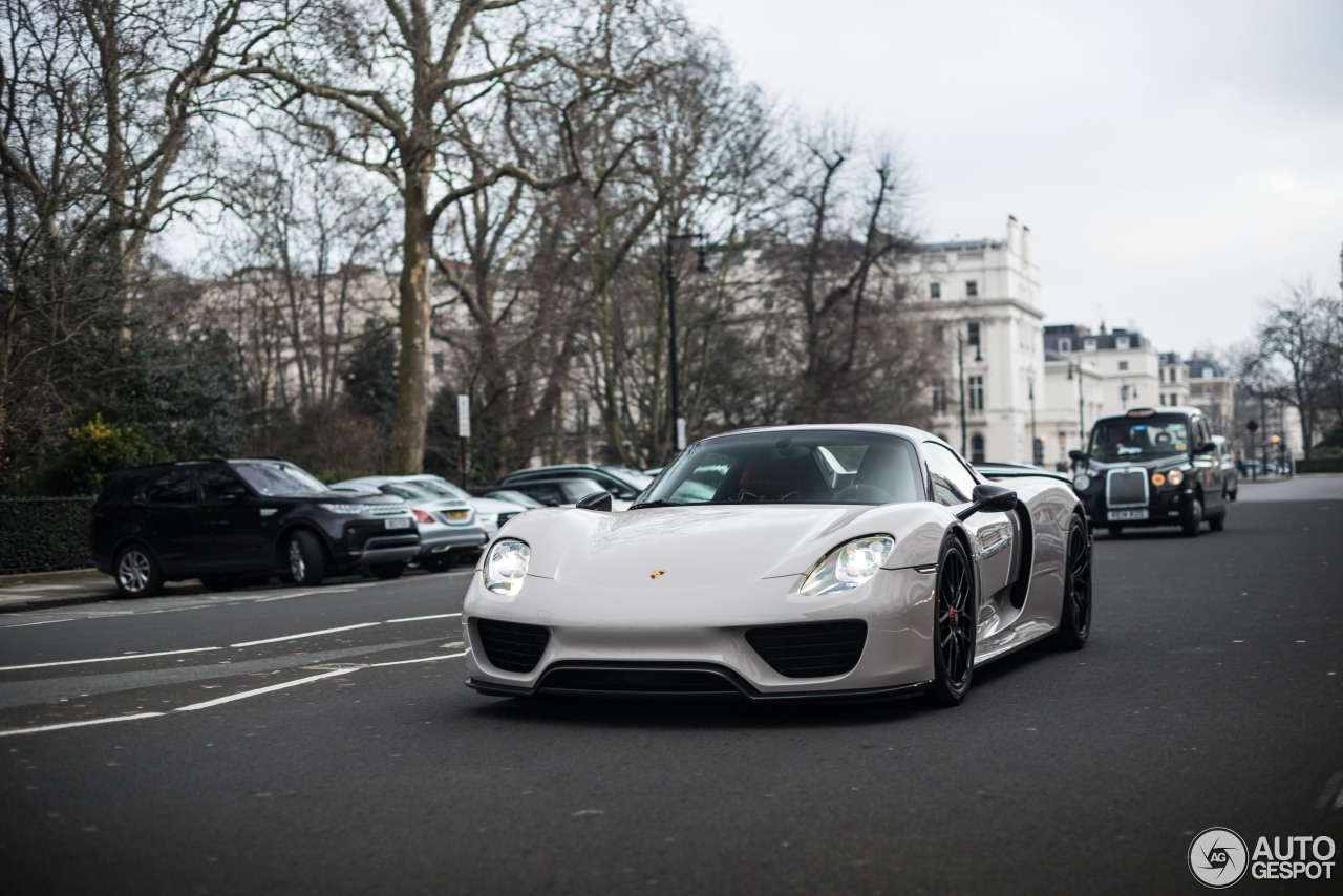 Porsche 918 Spyder Weissach Package