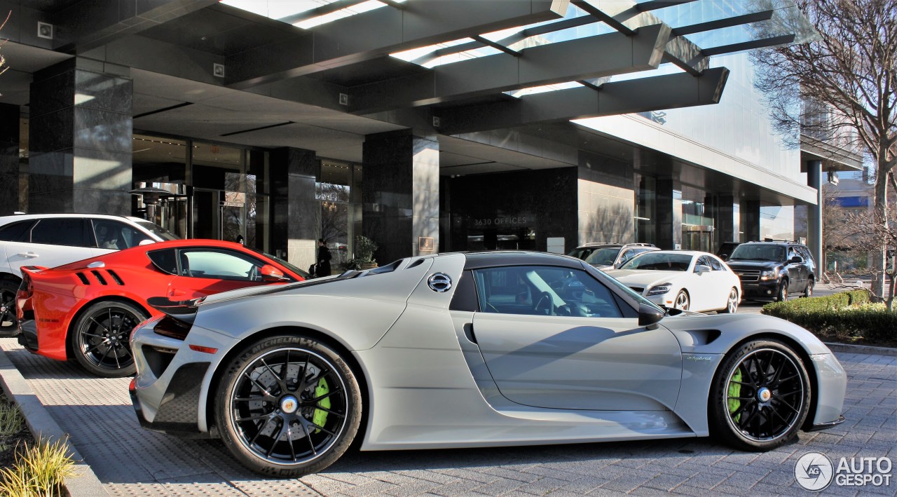 Porsche 918 Spyder Weissach Package