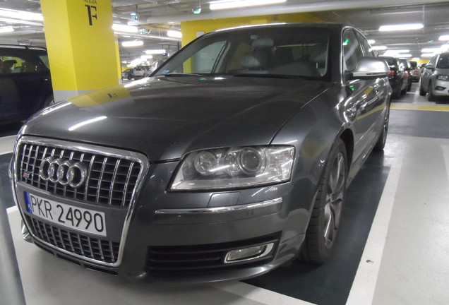 Audi S8 D3