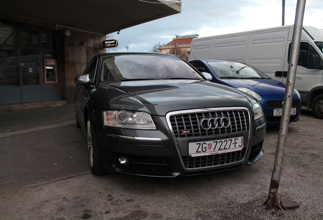 Audi S8 D3