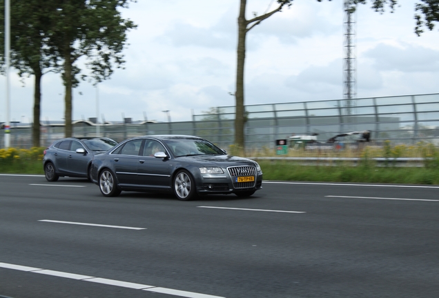 Audi S8 D3