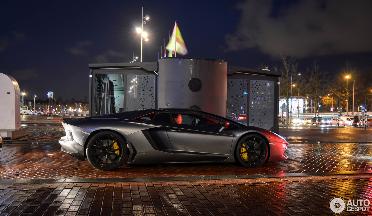 Lamborghini Aventador LP700-4 Roadster