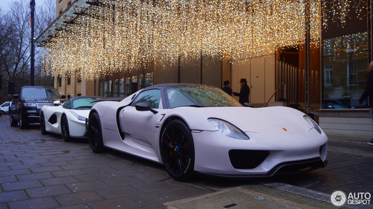 Porsche 918 Spyder Weissach Package