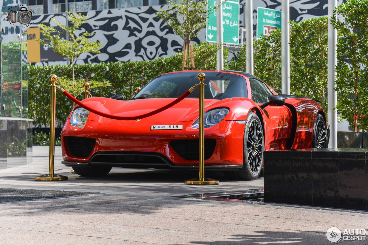 Porsche 918 Spyder Weissach Package