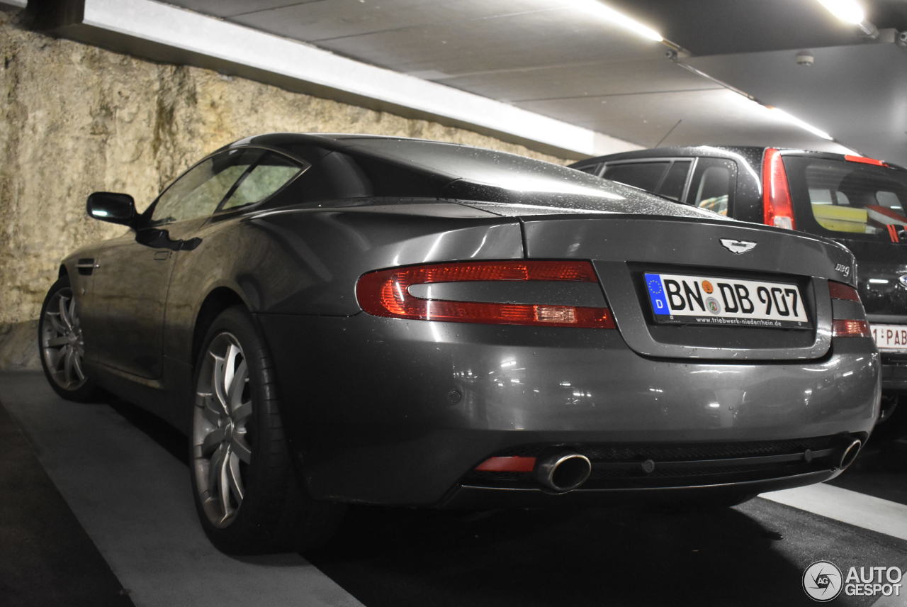 Aston Martin DB9