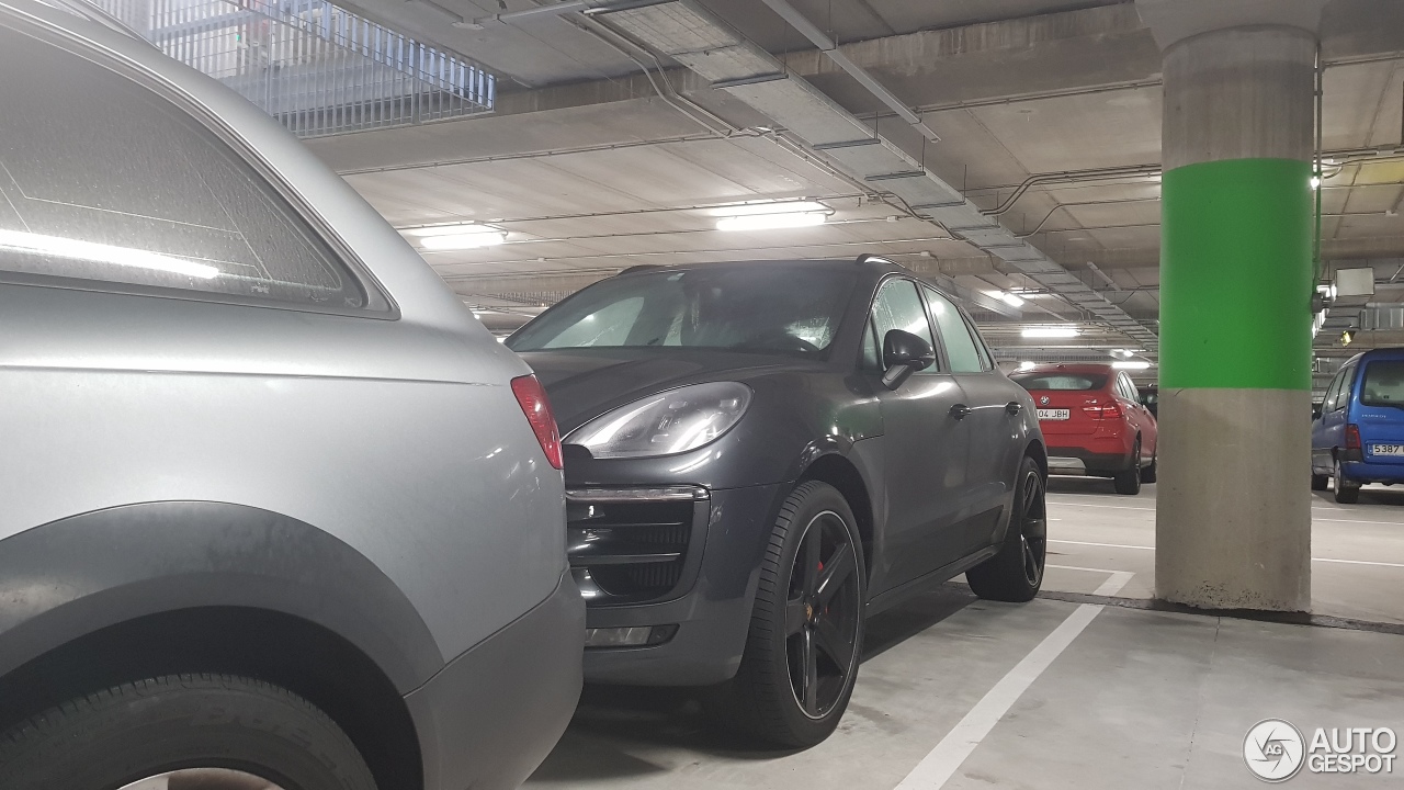 Porsche 95B Macan GTS