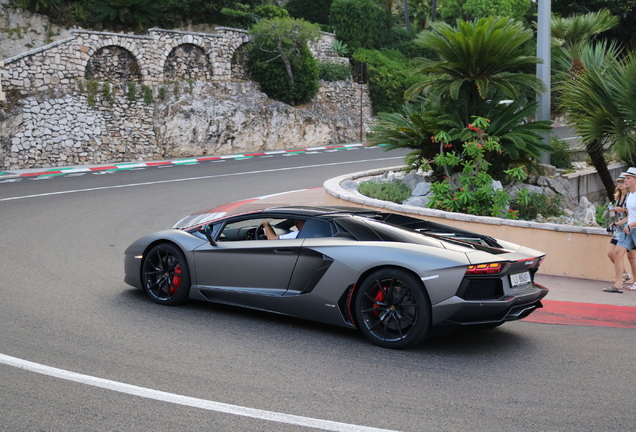 Lamborghini Aventador LP700-4 Roadster Pirelli Edition