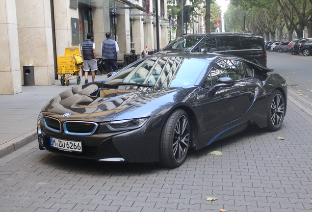 BMW i8