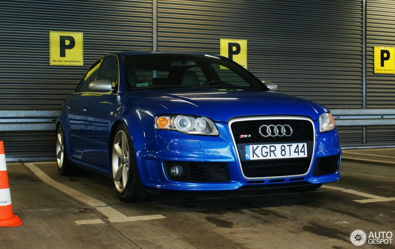 Audi RS4 Sedan