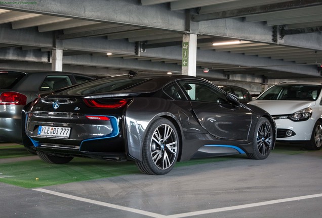 BMW i8