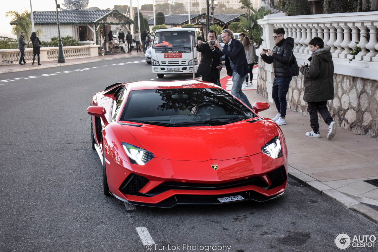 Lamborghini Aventador S LP740-4