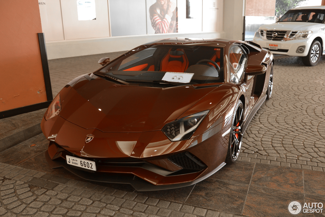 Lamborghini Aventador S LP740-4