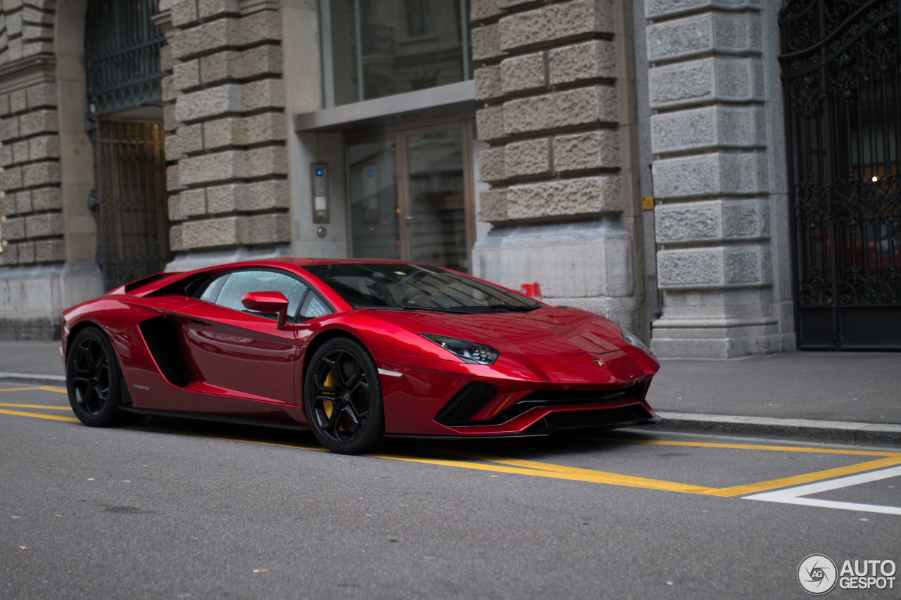 Lamborghini Aventador S LP740-4