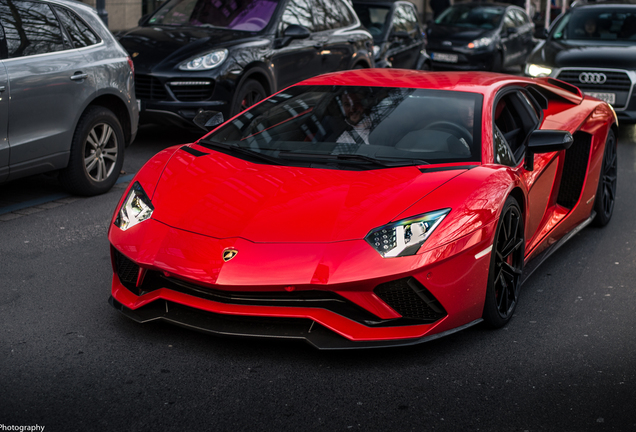 Lamborghini Aventador S LP740-4