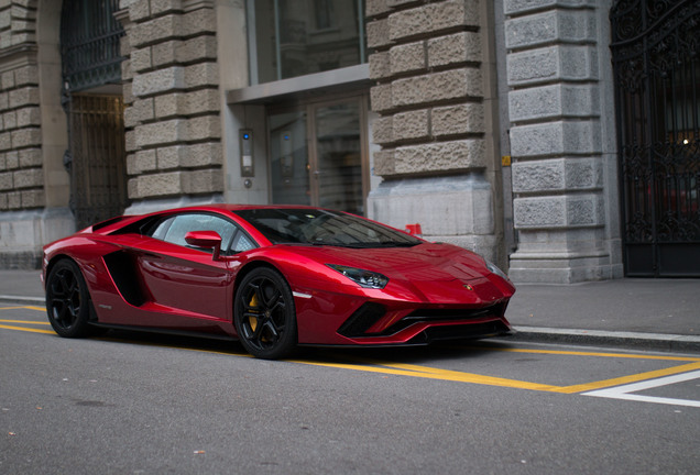 Lamborghini Aventador S LP740-4