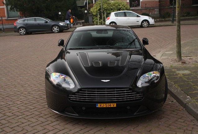 Aston Martin V12 Vantage