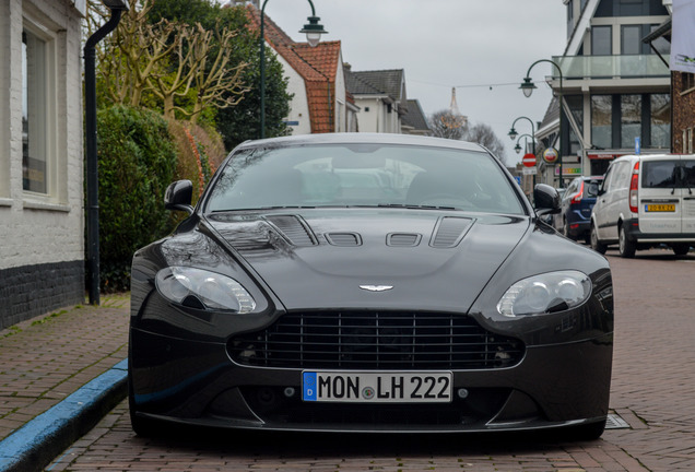 Aston Martin V12 Vantage