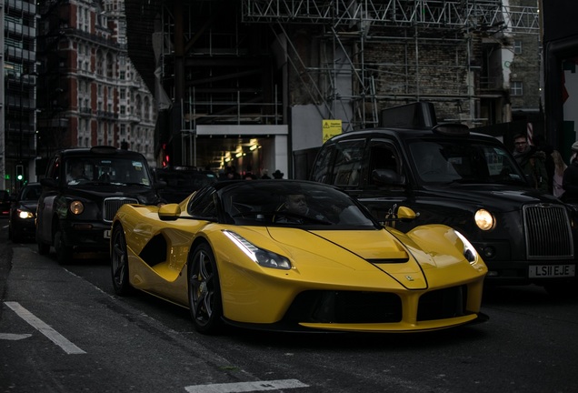 Ferrari LaFerrari Aperta