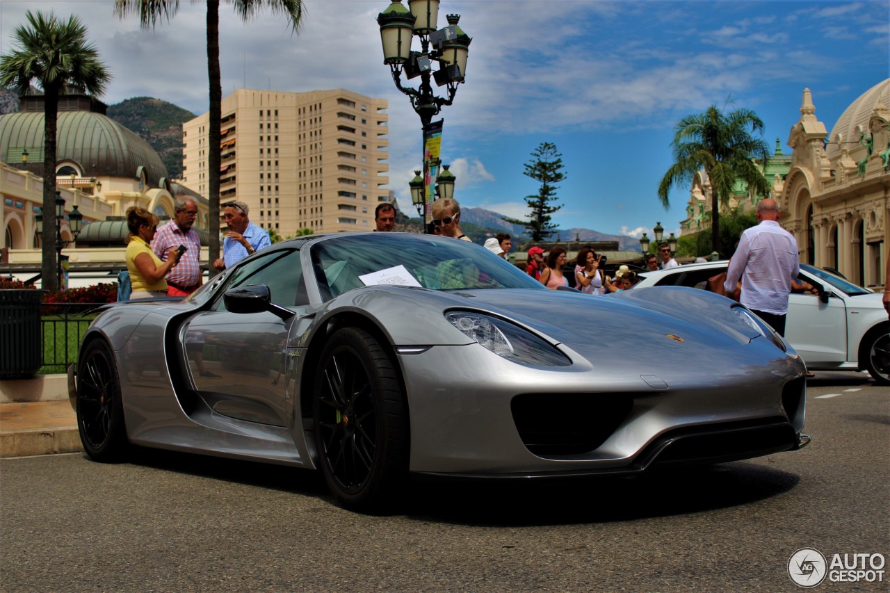 Porsche 918 Spyder Weissach Package