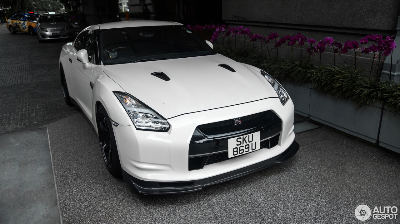 Nissan GT-R