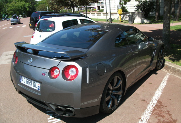 Nissan GT-R