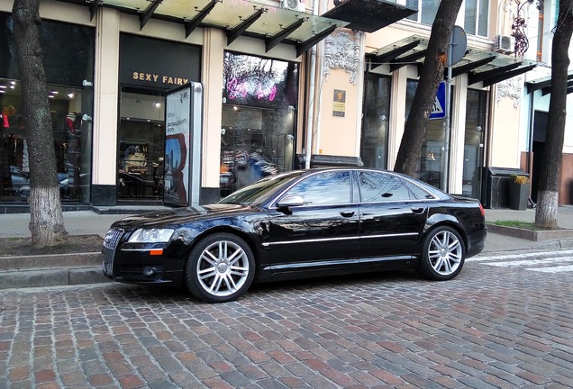 Audi S8 D3