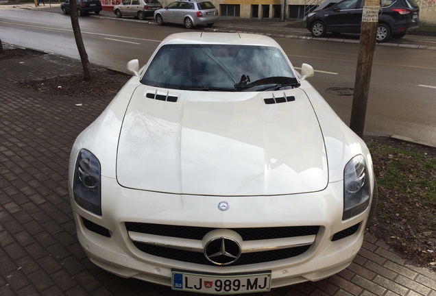 Mercedes-Benz SLS AMG