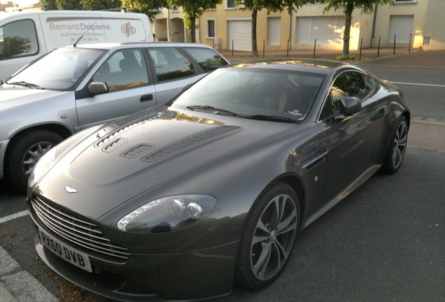 Aston Martin V12 Vantage