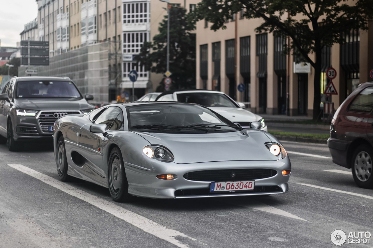 Jaguar XJ220