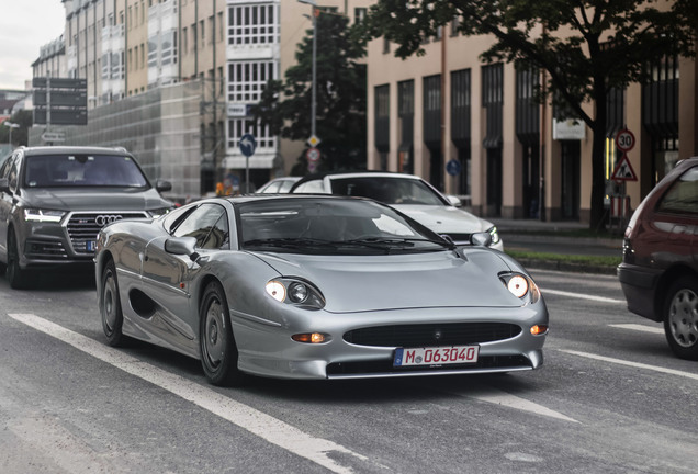 Jaguar XJ220