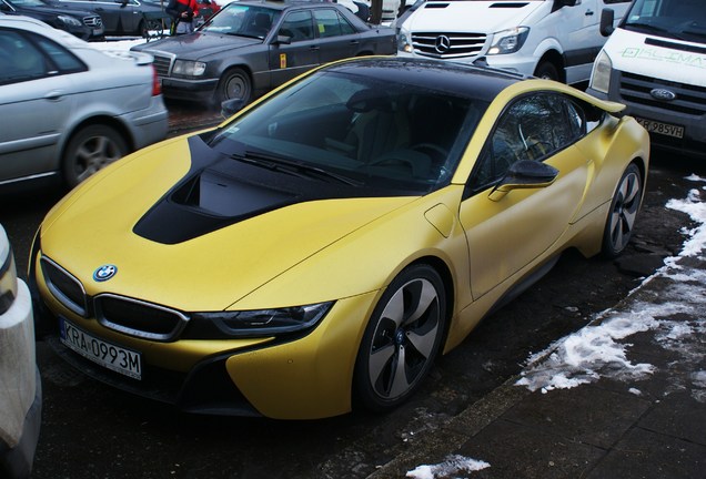 BMW i8 Protonic Frozen Yellow Edition